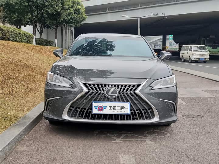 Фото 2 - Lexus ES