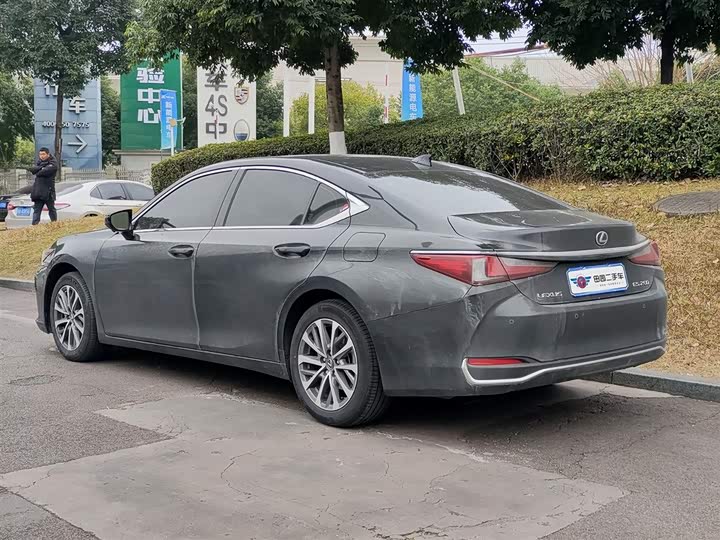 Фото 4 - Lexus ES