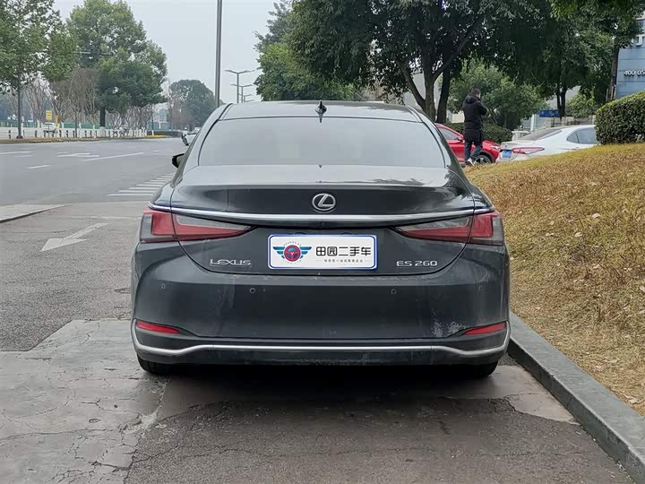 Фото 5 - Lexus ES