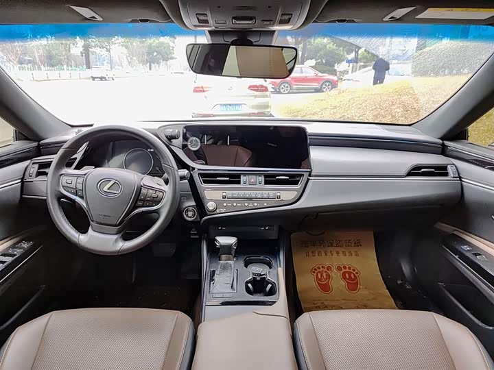 Фото 6 - Lexus ES