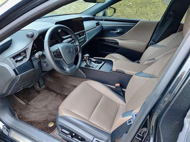 Фото 7 - Lexus ES