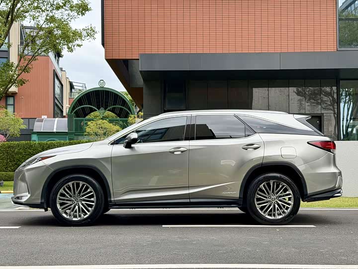 Фото 8 - Lexus RX