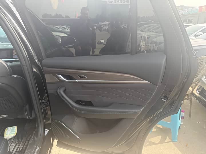 Фото 8 - Geely Monjaro