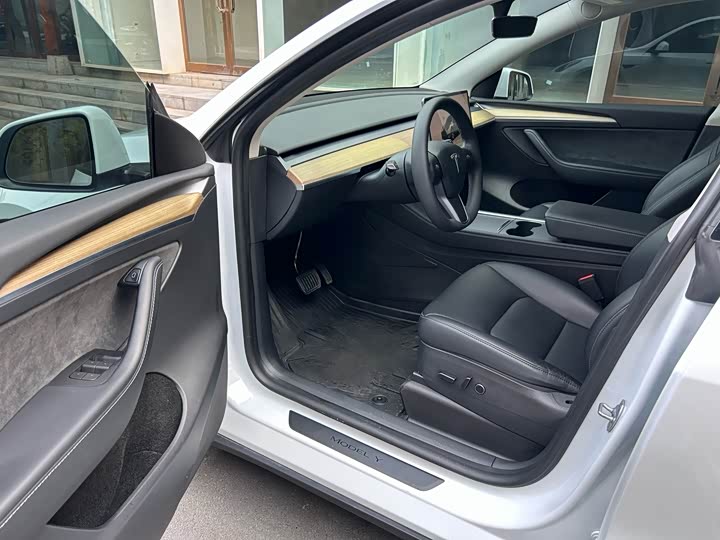 Фото 3 - Tesla Model Y