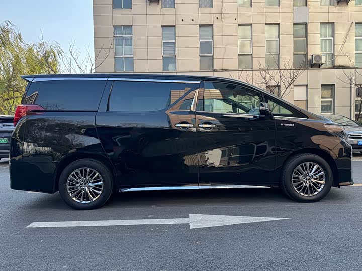 Фото 4 - Toyota Alphard