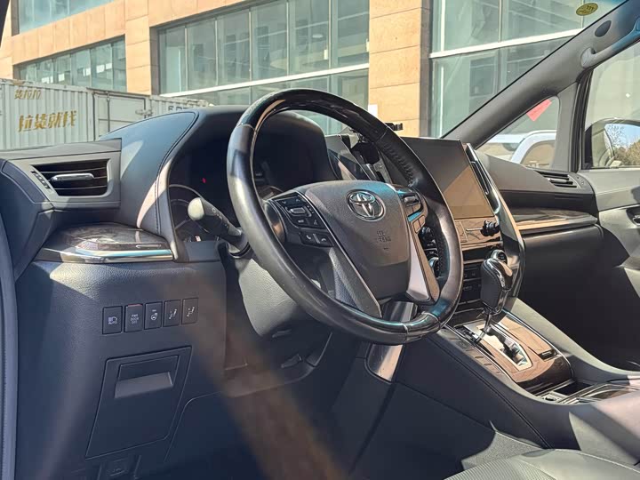 Фото 8 - Toyota Alphard