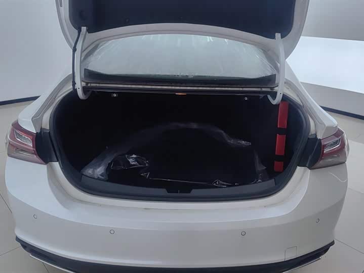 Фото 4 - Chevrolet Malibu XL