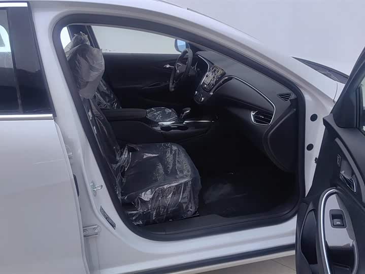 Фото 8 - Chevrolet Malibu XL