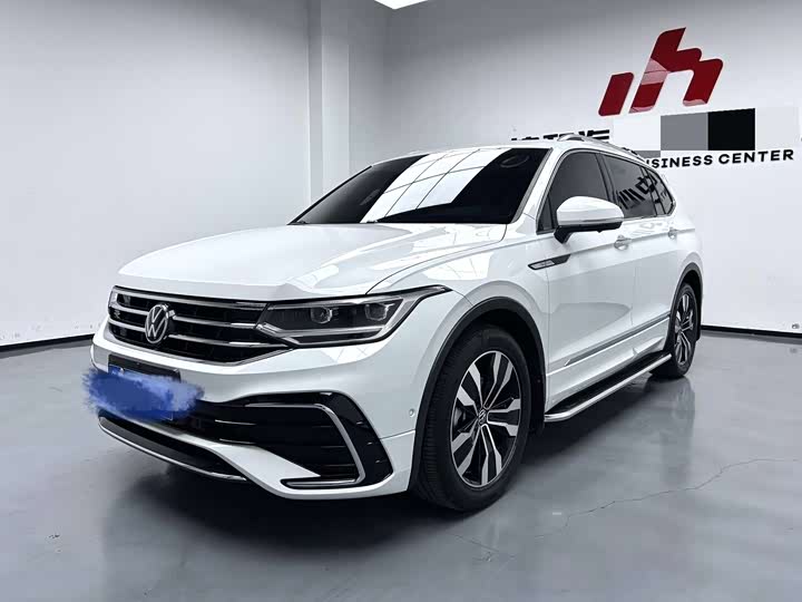 Фото 1 - Volkswagen Tiguan L Pro