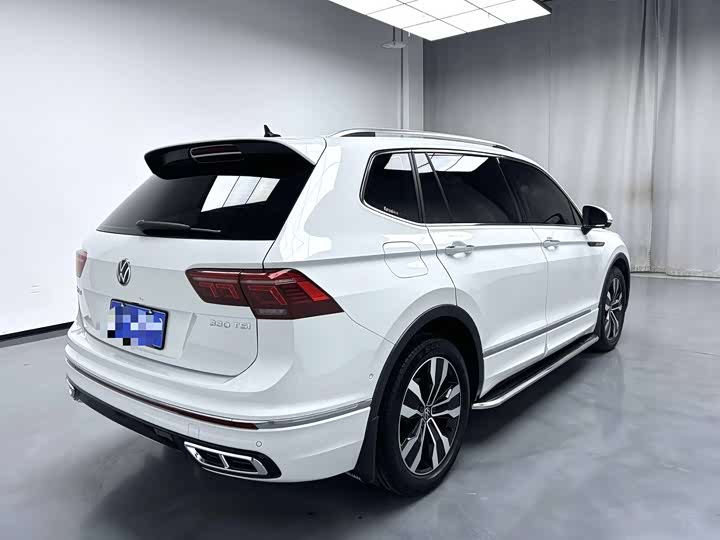 Фото 2 - Volkswagen Tiguan L Pro
