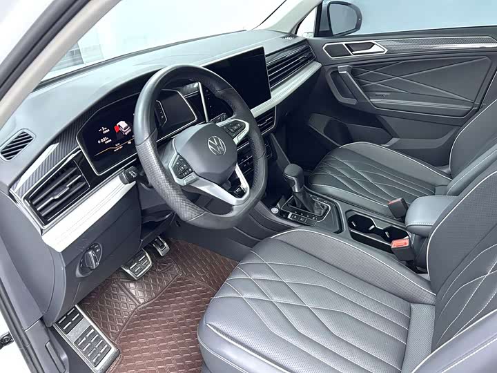 Фото 4 - Volkswagen Tiguan L Pro