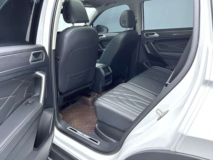 Фото 7 - Volkswagen Tiguan L Pro