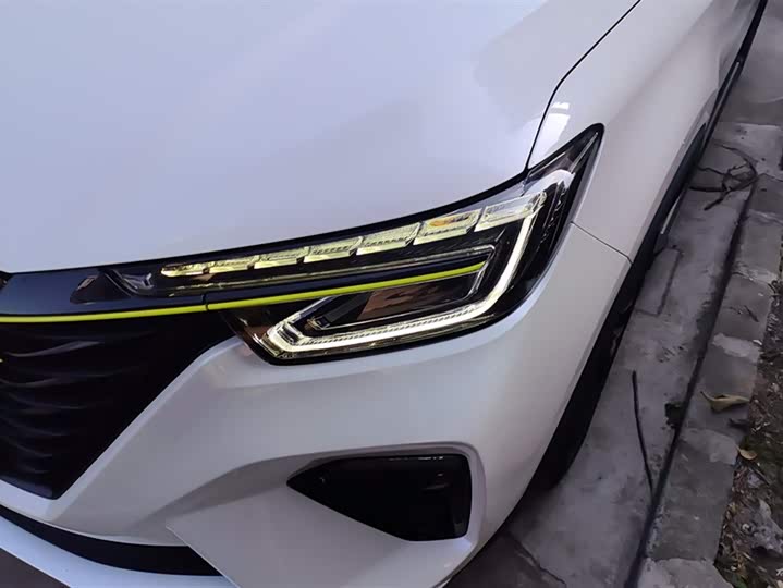 Фото 5 - Roewe RX5 Hybrid