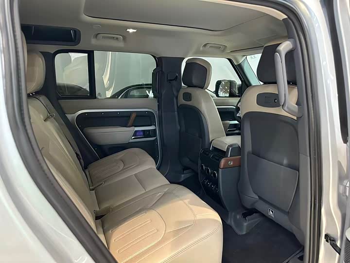 Фото 8 - Land Rover Defender