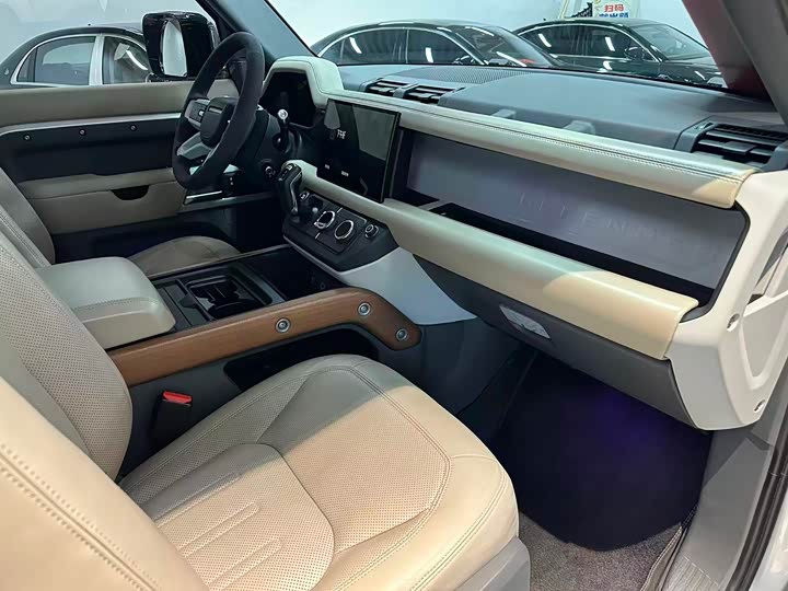 Фото 9 - Land Rover Defender