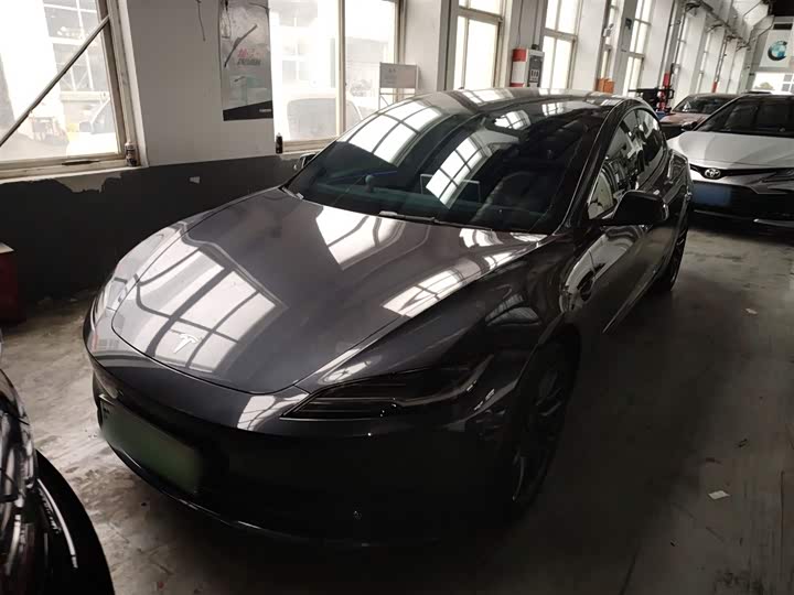 Фото 2 - Tesla Model 3