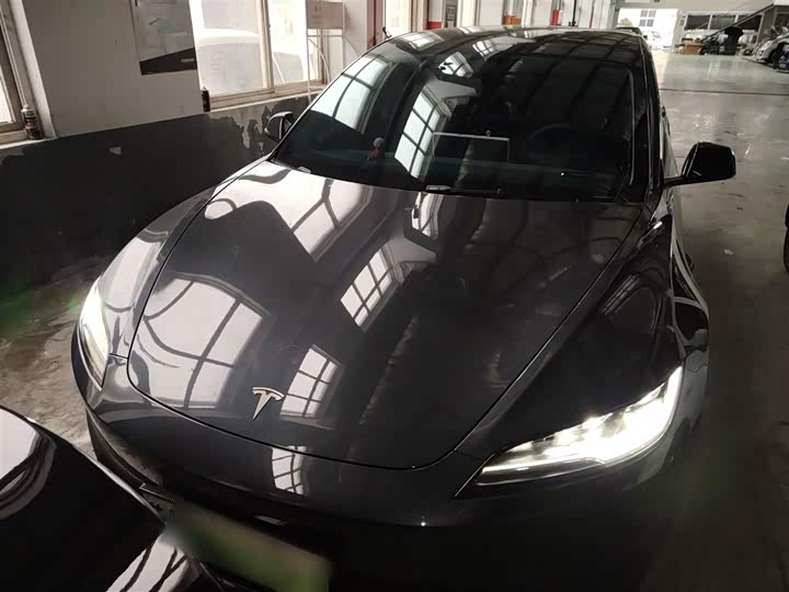 Фото 3 - Tesla Model 3