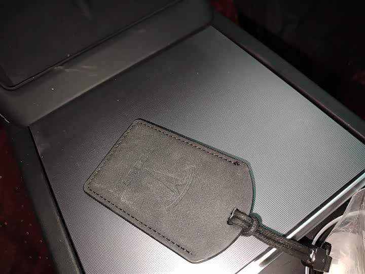 Фото 9 - Tesla Model 3