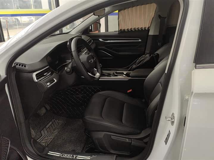 Фото 9 - Geely Emgrand