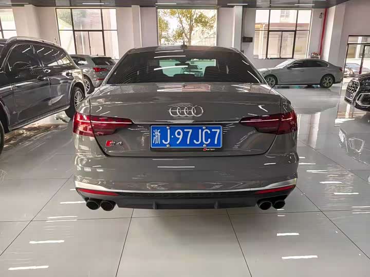 Фото 4 - Audi S4