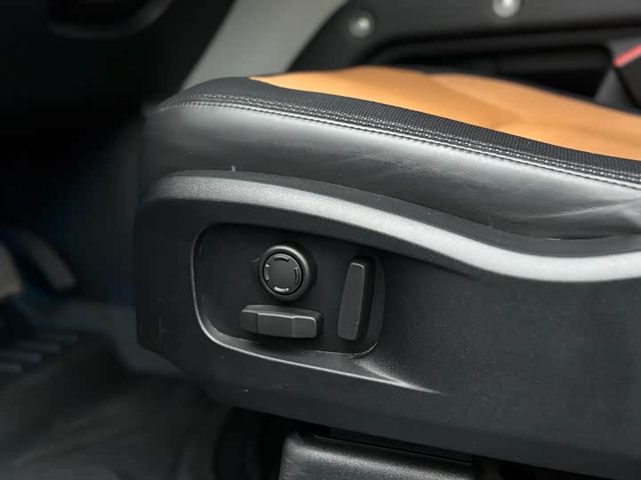 Фото 8 - Land Rover Defender