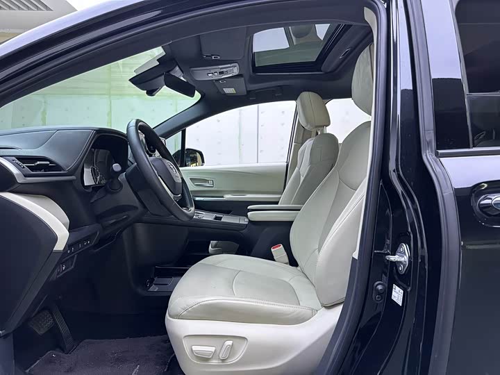 Фото 8 - Toyota Sienna