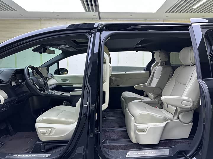 Фото 9 - Toyota Sienna