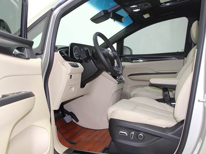 Фото 8 - Buick GL8 ES