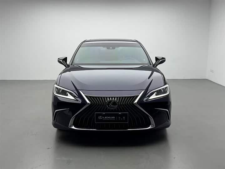 Фото 2 - Lexus ES