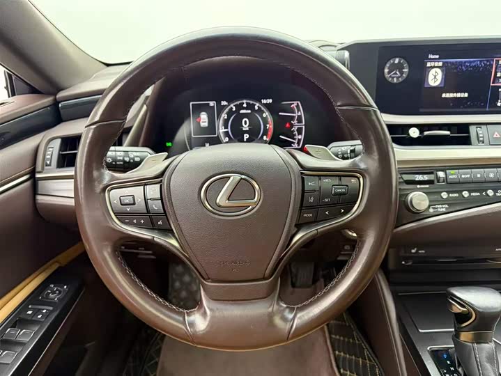 Фото 5 - Lexus ES