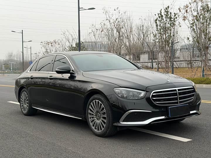 Фото 3 - Mercedes-Benz E-Class