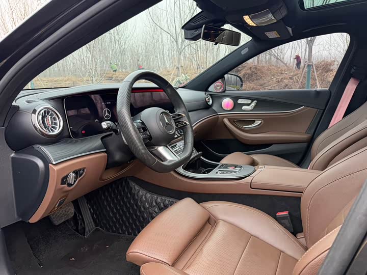 Фото 4 - Mercedes-Benz E-Class