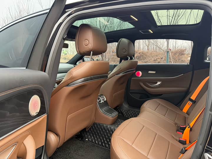 Фото 5 - Mercedes-Benz E-Class