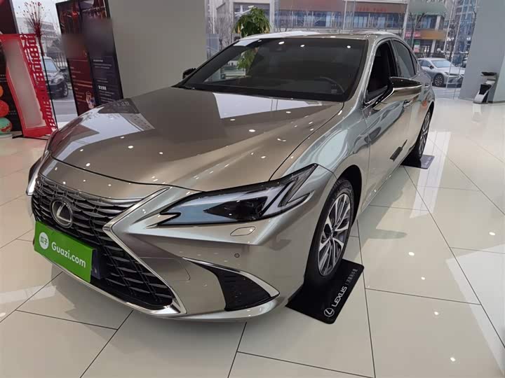 Фото 2 - Lexus ES