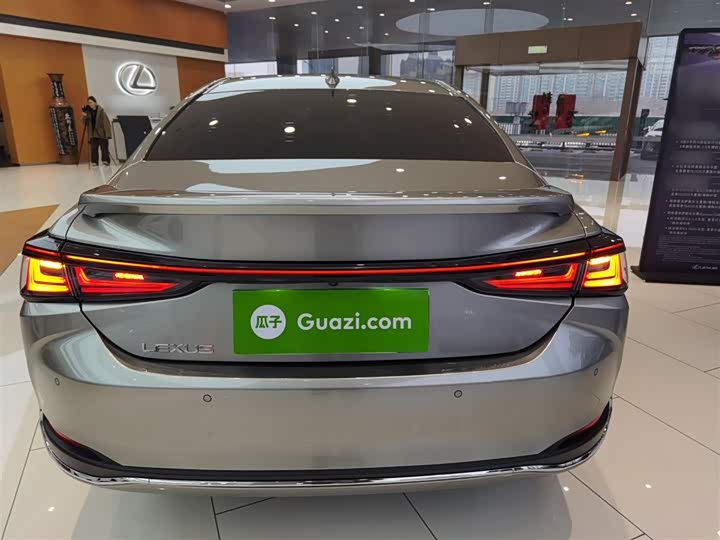 Фото 6 - Lexus ES