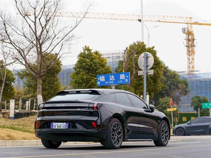 Фото 4 - Zeekr 001