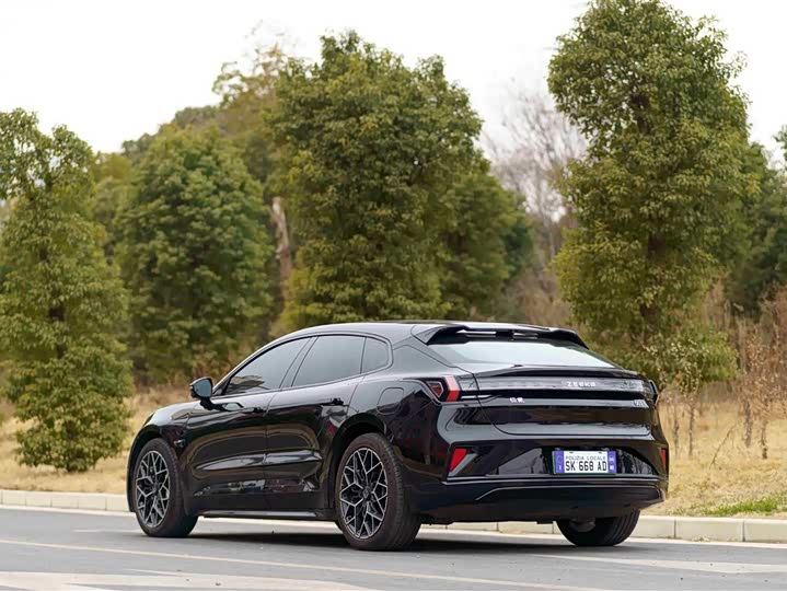 Фото 6 - Zeekr 001