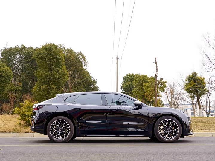 Фото 7 - Zeekr 001