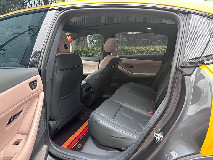 Фото 8 - Changan Deepal SL03