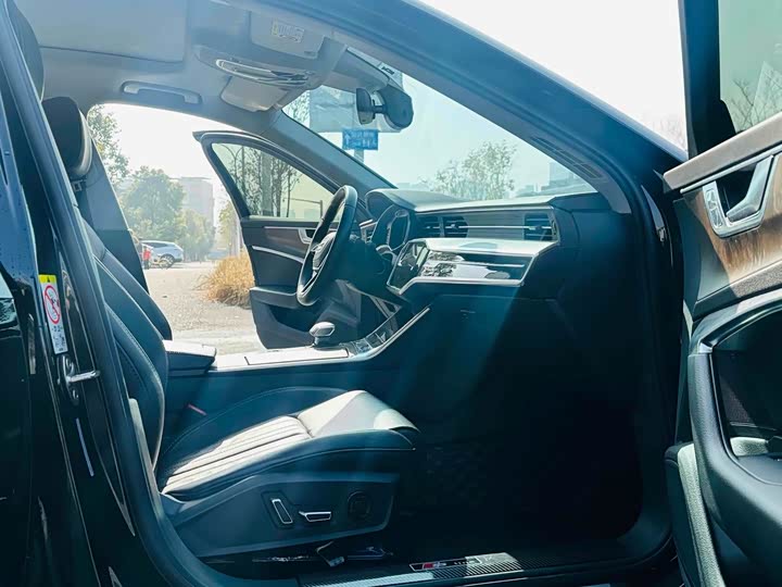 Фото 4 - Audi A6L