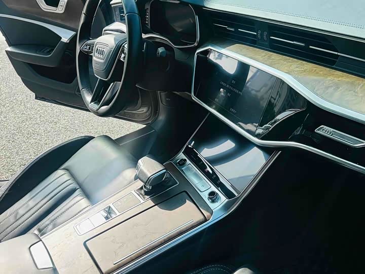 Фото 5 - Audi A6L