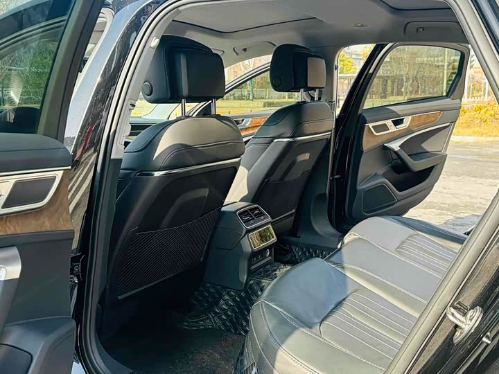 Фото 7 - Audi A6L