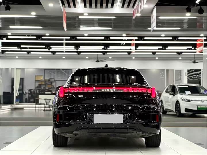 Фото 6 - Zeekr 001