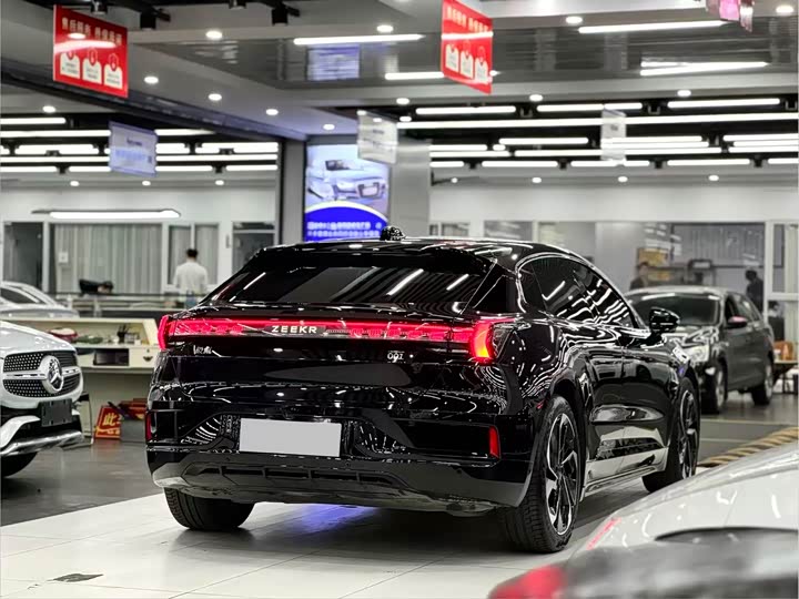 Фото 7 - Zeekr 001