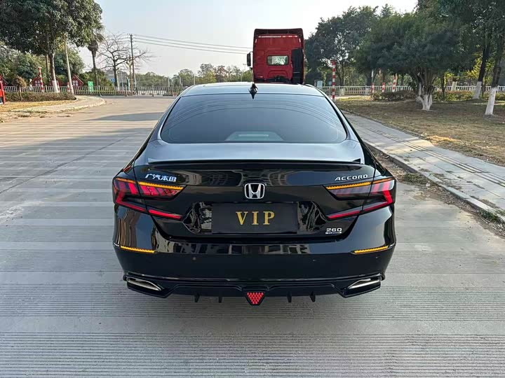 Фото 7 - Honda Accord