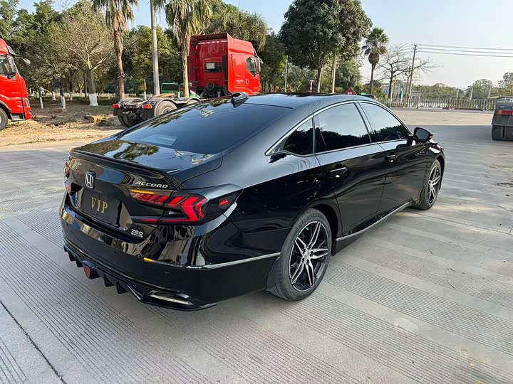 Фото 8 - Honda Accord