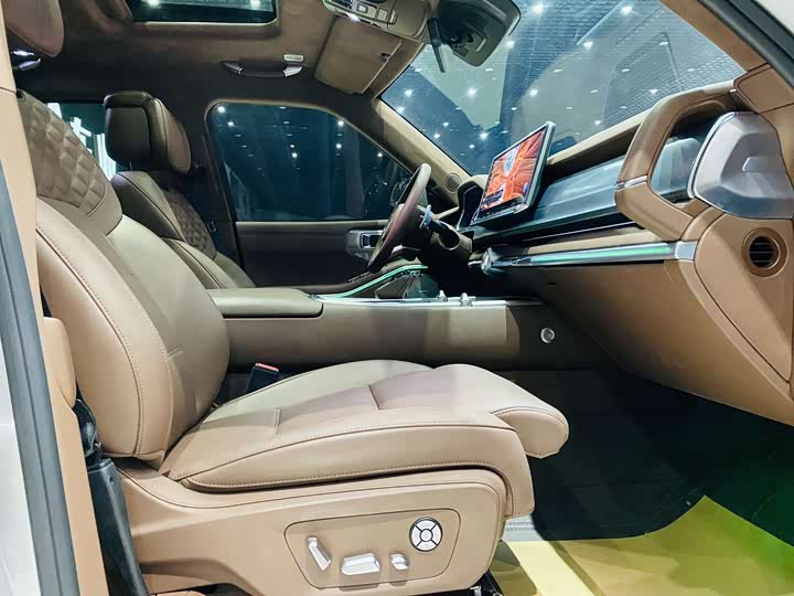 Фото 6 - Tank 700 Hybrid