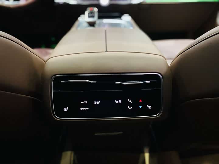 Фото 7 - Tank 700 Hybrid