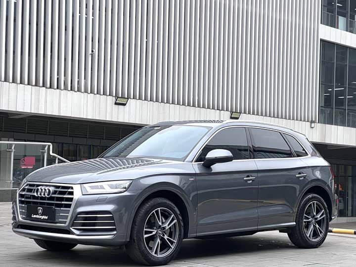 Фото 1 - Audi Q5L