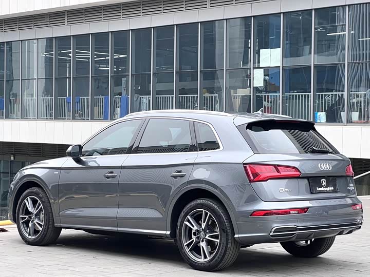 Фото 7 - Audi Q5L